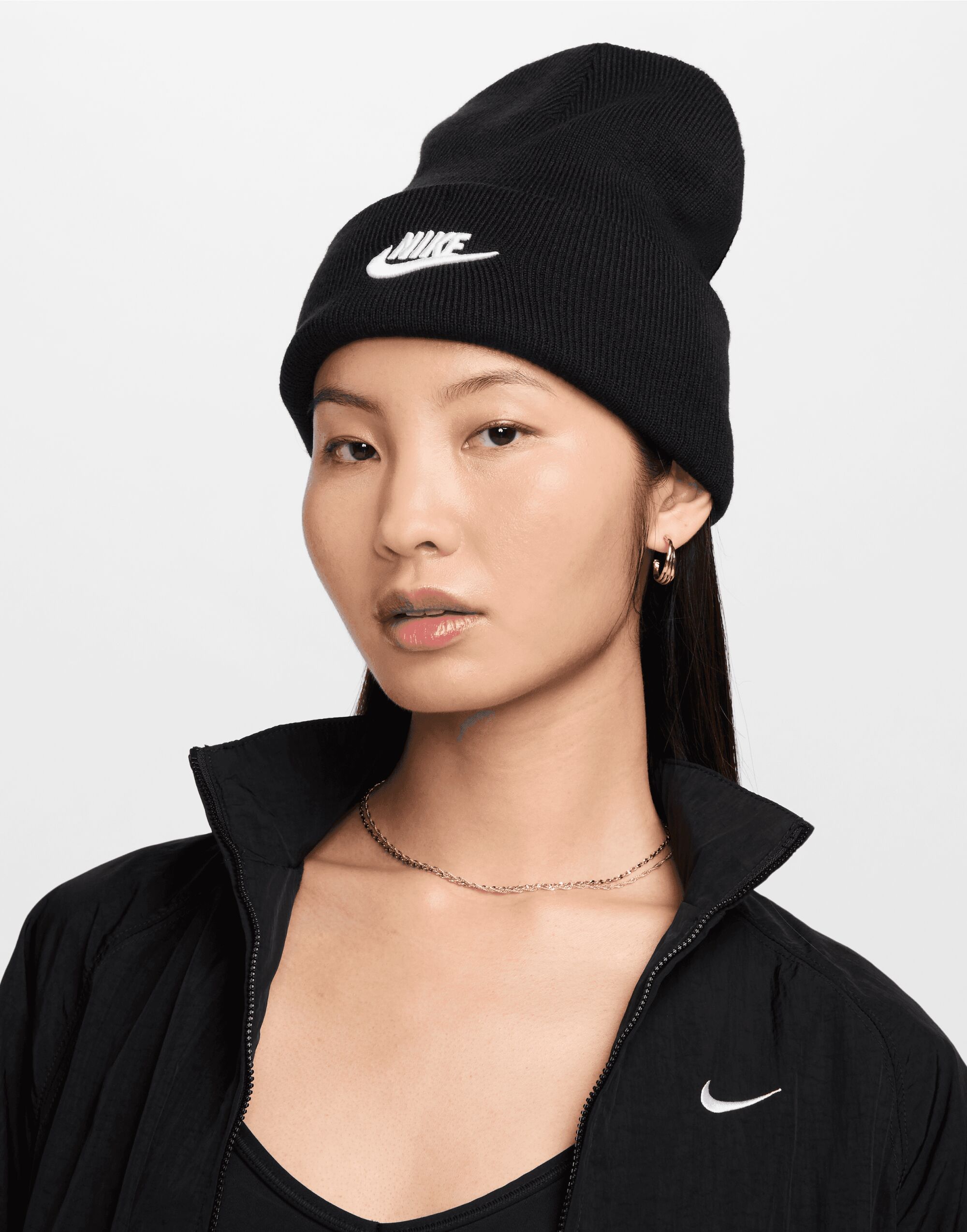 HF0186 Futura Peak Beanie Black/White