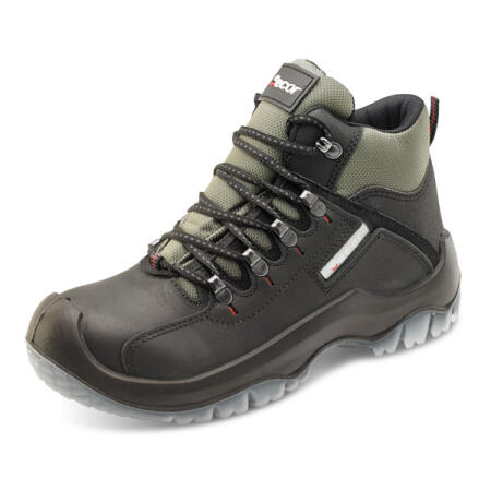 Beeswift Traxion Boot Black